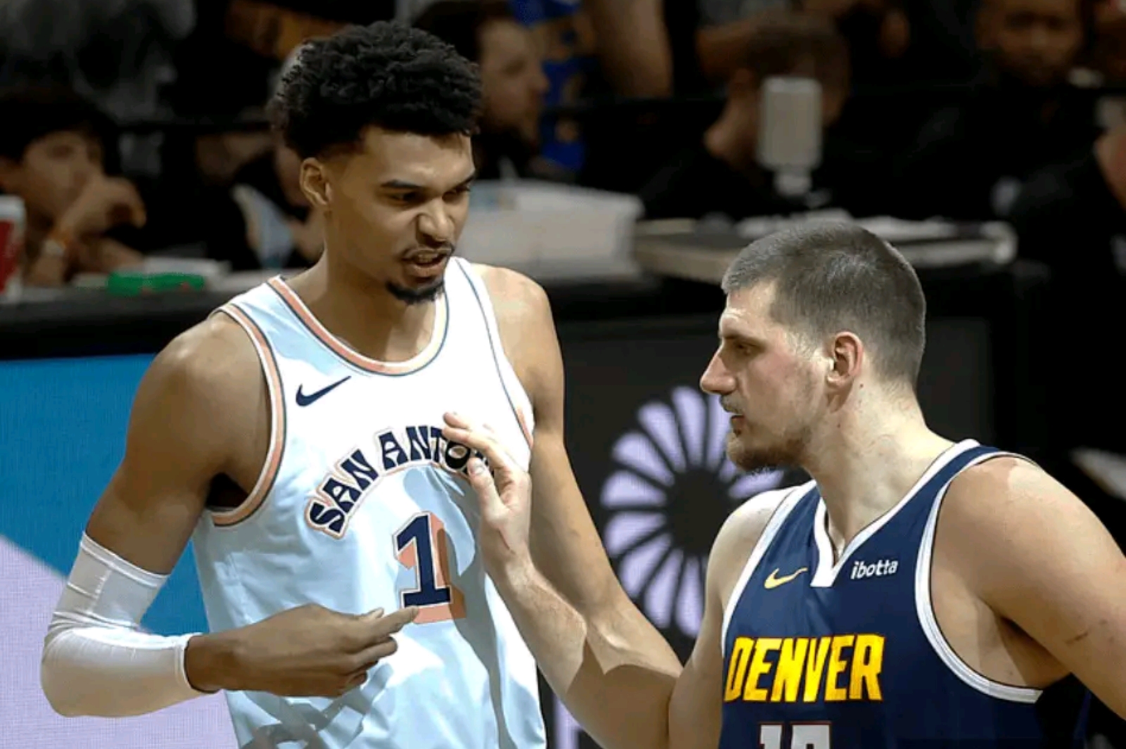 掘金板凳深度展现，带领球队击败对手的简单介绍